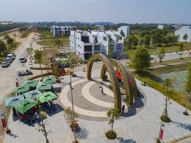 Hình Flycam Cổng chào Lạc Việt