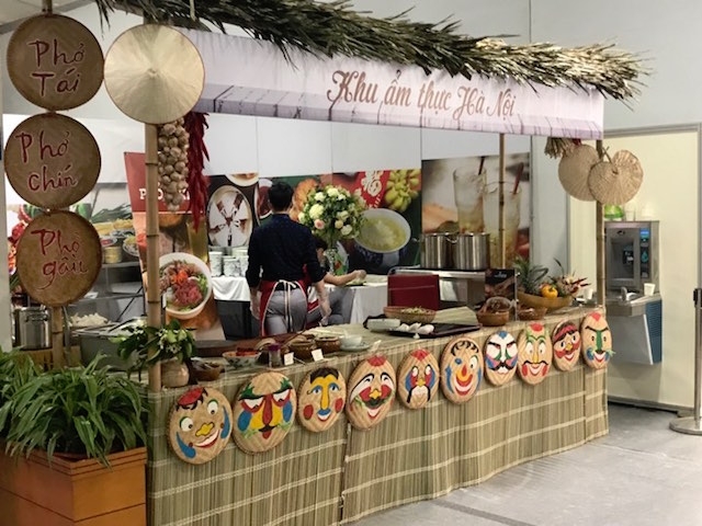 Khu ẩm thực phục vụ các món ăn truyền thống của Hà Nội