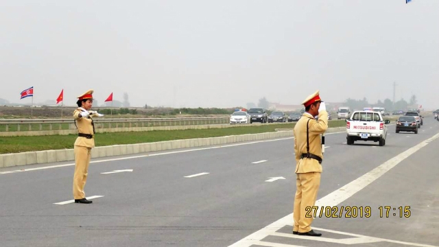 Đến Hải Phòng, đoàn được Cảnh sát Giao thông Hải Phòng hướng dẫn giao thông.