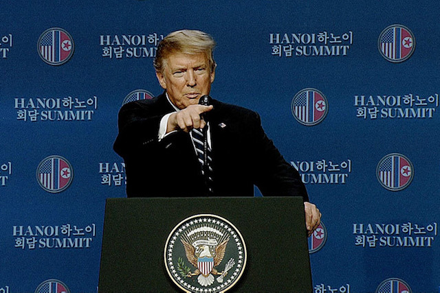 Tổng thống Mỹ Donald Trump trả lời câu hỏi các phóng viên (Ảnh: Internet)