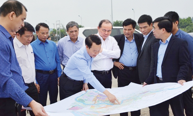 Đoàn công tác của Liên minh HTX Việt Nam khảo sát một số địa điểm xây dựng siêu thị Co.opmart và hệ thống kho bãi - logistics