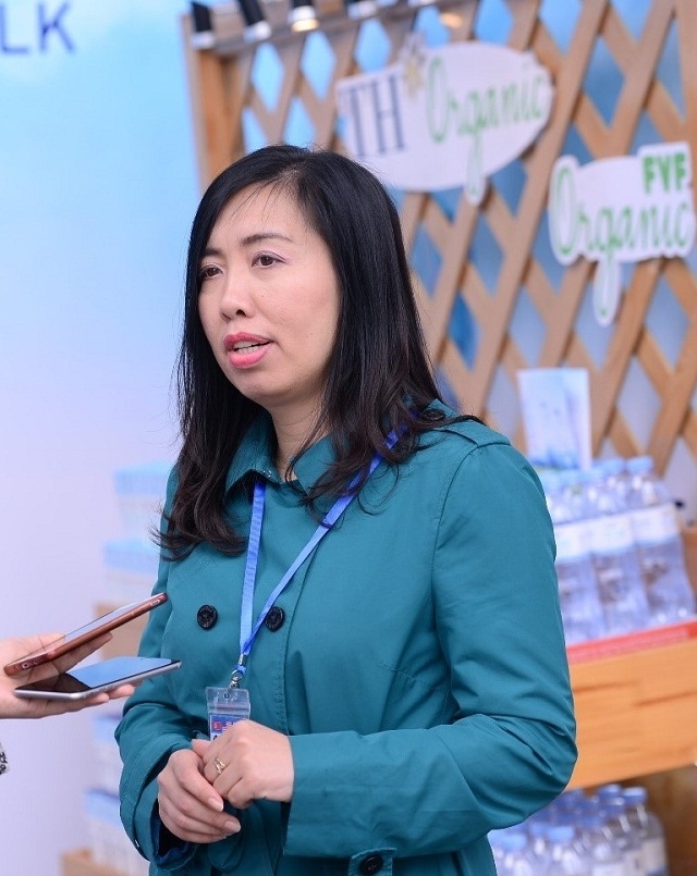 Bà Lê Thị Thu Hằng, Người Phát ngôn Bộ Ngoại giao, trả lời phỏng vấn báo chí, đánh giá cao chất lượng sản phẩm và tinh thần dịch vụ chuyên nghiệp, chủ động của các doanh nghiệp hàng đầu tham gia trong những sự kiện lớn tầm quốc tế mà Việt Nam tổ chức