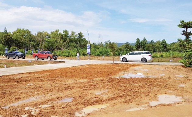 Khách hàng có nhu cầu đầu tư lâu dài nên tìm đến những dự án đã được quy hoạch, ký với chủ đầu tư có uy tín, tránh trường hợp ôm phải quả bom đất nền nổ chậm