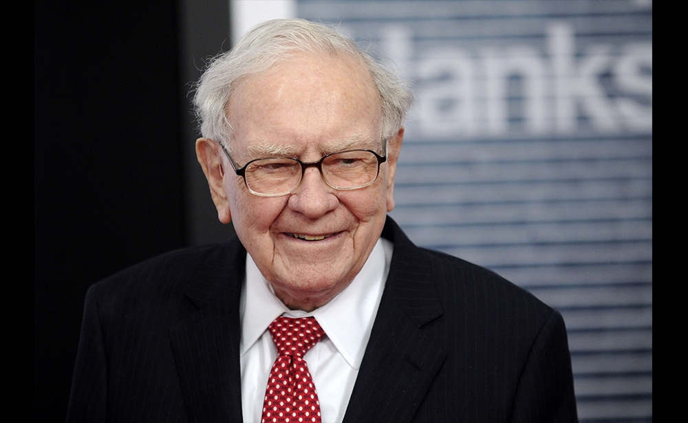 3. Warren Buffett, 88 tuổi Nhà lãnh đạo của tập đoàn đầu tư Berkshire Hataway, biệt danh là nhà tiên tri của xứ Wales (quê hương của ông), sự nhạy bén trong đầu tư kinh doanh đã giúp ông đứng ở vị trí thứ ba với khối tài sản trị giá 82,5 tỷ đô la (84 tỷ trong năm 2018).
