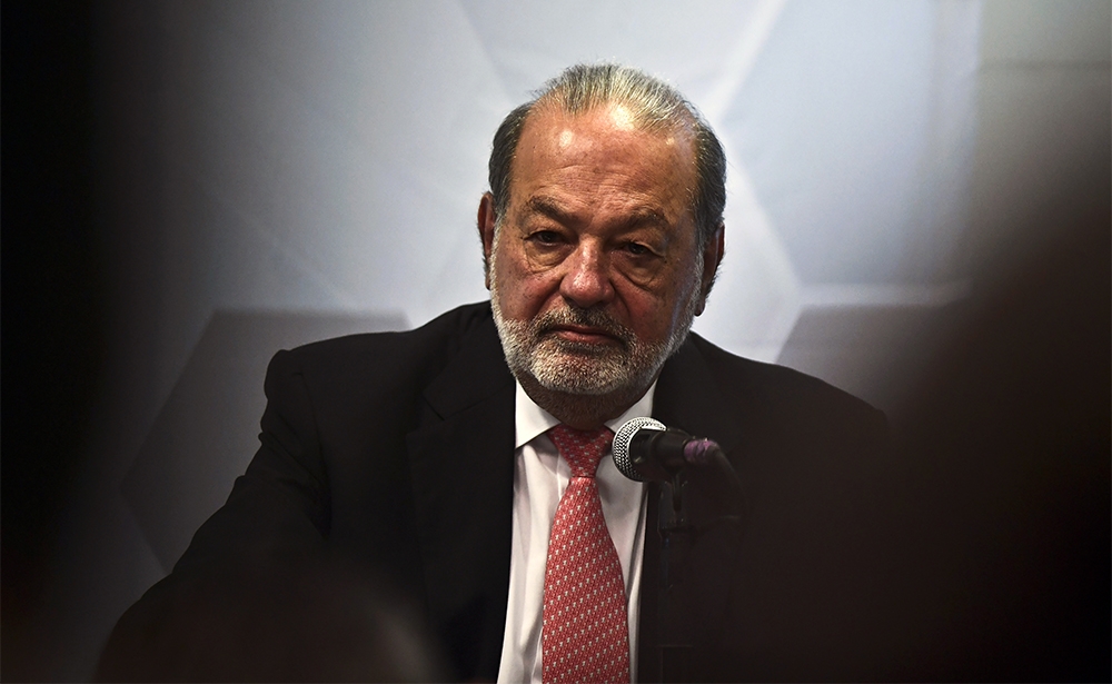 5. Carlos Slim Helu, 79 tuổi Doanh nhân người Mexico Carlos Slim Helu, từng là người giàu nhất thế giới, đứng ở vị trí thứ năm với khối tài sản ước tính lên tới 64 tỷ USD (67,1 tỷ USD vào năm ngoái).