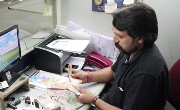 Người dân và doanh nghiệp Ấn Độ trông chờ ngành ngân hàng giảm lãi suất