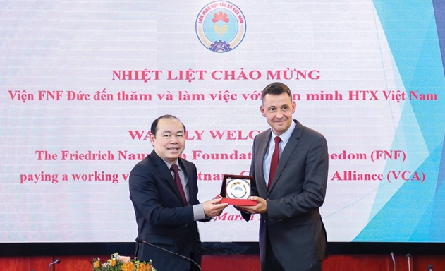 Chủ tịch Nguyễn Ngọc Bảo và ông Mark Stanizki