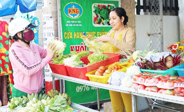 Một cửa hàng kinh doanh sản phẩm của HTX