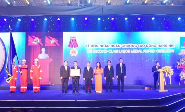 BIENDONG POC vinh dự đón nhận Huân chương Lao động hạng Nhì