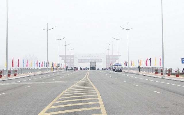 Thông quan cầu Bắc Luân II (Ảnh Internet)