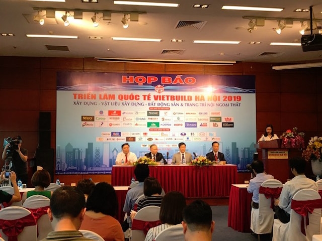 Ngành vật liệu xây dựng ngày càng gặp nhiều khó khăn khi phải cạnh tranh với hàng ngoại nhập