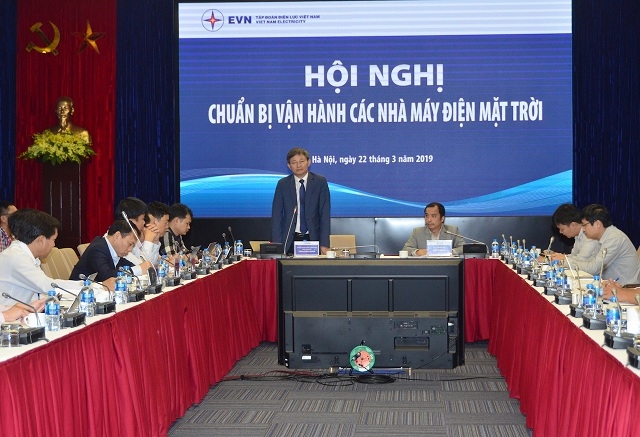 Tổng giám đốc EVN - ông Trần Đình Nhân chủ trì hội nghị chuẩn bị vận hành các nhà máy điện mặt trời