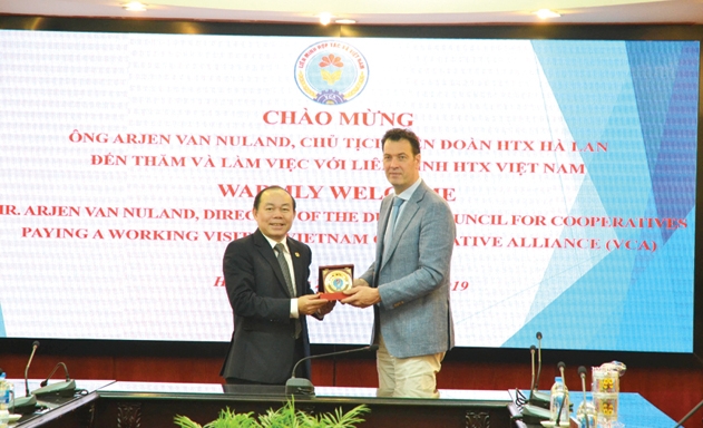 Chủ tịch Nguyễn Ngọc Bảo và ông Arjen Van Nuland