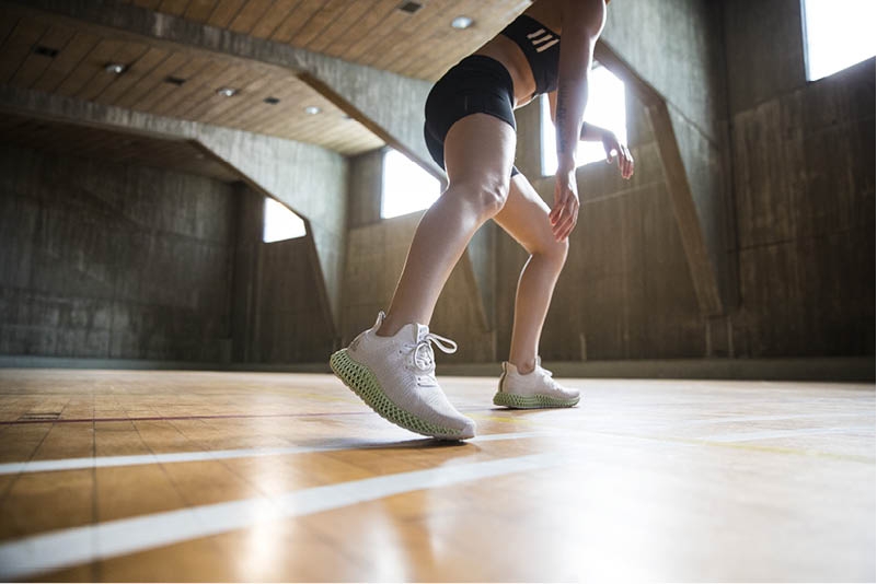 Để tạo ra phần đế giữa này, adidas đã tổng hợp dữ liệu về hiệu suất đầu ra của một đôi giày trong mối tương quan với mỗi chuyển động, từ đó phát triển mẫu sản phẩm mang đến cảm giác thoải mái nhất cho người sử dụng, vừa đảm bảo việc hấp thu lực và giảm lực tác động từ mặt đường đến chân vừa củng cố độ vững chắc cho các ngón chân.