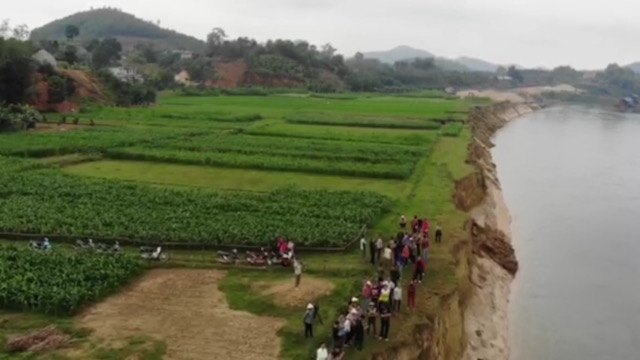 Hàng chục km bờ sông bị sạt lở nghiêm trọng