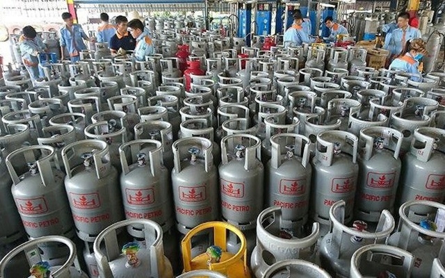 Từ đầu năm đến nay, đây là lần thứ tư giá gas tăng, tổng mức tăng 40.000 đồng/bình 12kg.(Ảnh Internet)