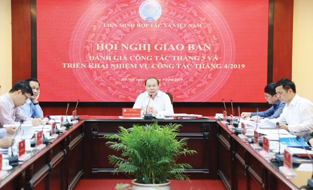 Chủ tịch Nguyễn Ngọc Bảo chủ trì phiên họp