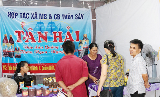 Một gian hàng giới thiệu sản phẩm của HTX