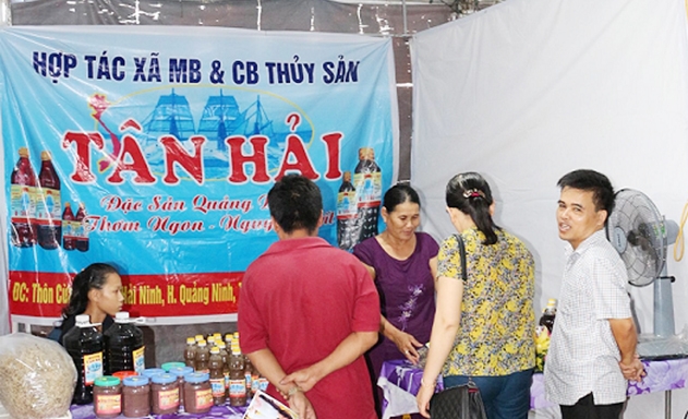 Một gian hàng giới thiệu sản phẩm của HTX