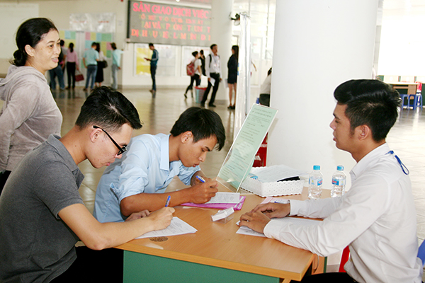 Tỷ lệ lao động có trình độ đại học trở lên bị thất nghiệp giảm mạnh (Ảnh Internet)