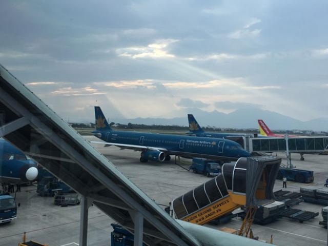 3 cán bộ bị xử lý vụ xe biển xanh vào sân bay đón người nhà Bộ trưởng Bộ Công Thương (Ảnh Internet)