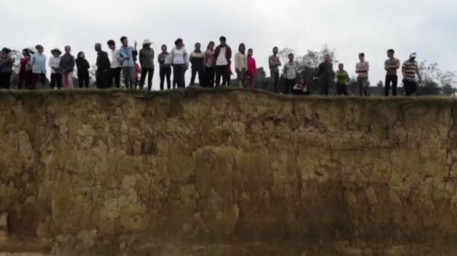 Hàng chục km bờ sông bị sạt lở ảnh hưởng đến bờ xôi ruộng mật của bà con