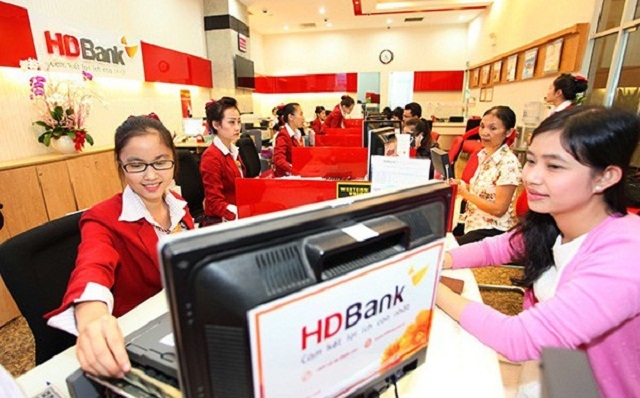 HDB gây ấn tượng mạnh khi đảo chiều từ sắc đỏ của phiên sáng lên thẳng mức cao nhất ngày