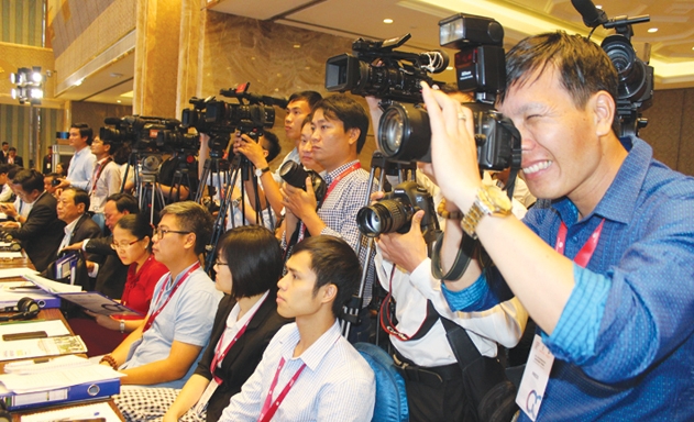 Truyền thông theo dõi và đưa tin về các sự kiện