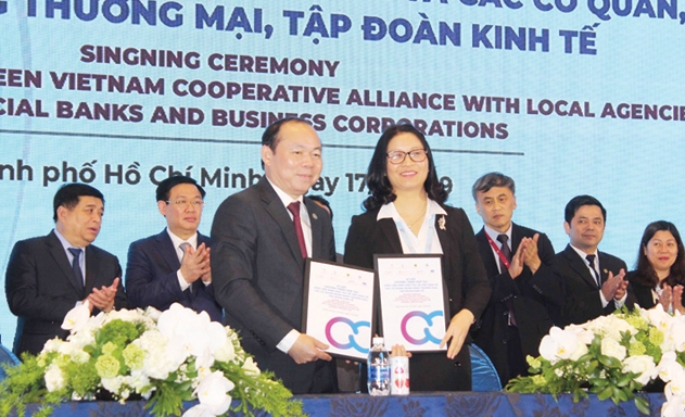 Lễ ký kết Chương trình phối hợp giữa Liên minh HTX Việt Nam và các bộ, ngành, tập đoàn kinh tế, ngân hàng và cơ quan đào tạo, nghiên cứu