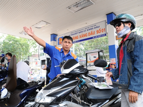 Cần tính tới tác động tổng hợp của tăng xăng dầu trong các kịch bản điều hành chung (Ảnh: Internet)