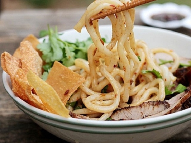 Cao Lầu mang nét ẩm thực pha trộn văn hoá của Phố Hội