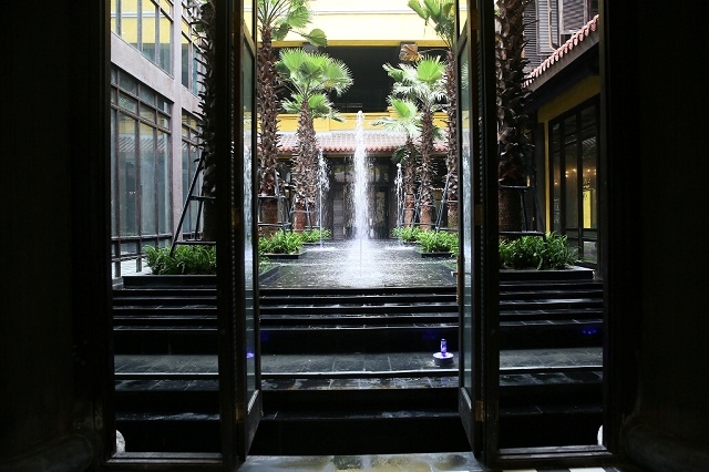 Nhà chờ cảng được thiết kế đan xen những khoảng xanh dịu mát