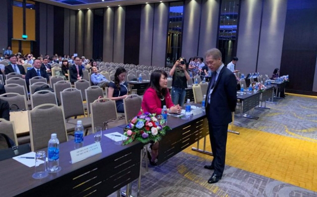 Ông Lê Minh Quốc và bà Lương Thị Cẩm Tú tại ĐHĐCĐ 2019 ngày 26/4