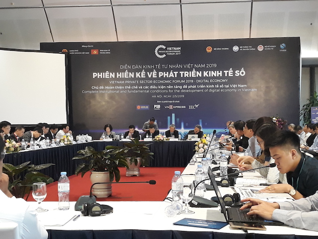 Đại diện Bộ Kế hoạch và Đầu tư cho biết, đang thực hiện nhiệm vụ xây dựng chiến lược quốc gia về cách mạng công nghiệp 4.0, trong đó có các chính sách phát triển kinh tế số