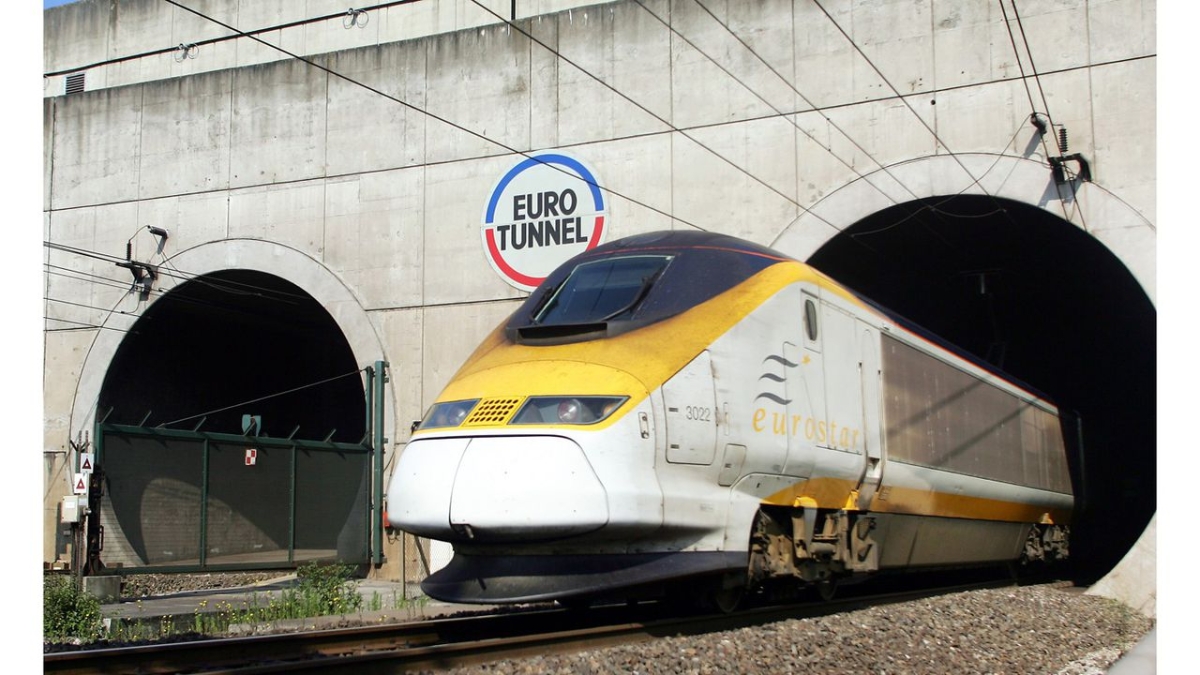 2009: lối ra của đường hầm Ngày 4 tháng 3 năm 2009 ... cuối cùng cũng tìm được lối ra ở cuối đường hầm. Jacques Gounon tuyên bố rằng tập đoàn sẽ trả cho năm tài chính 2008, cổ tức đầu tiên trong lịch sử của tập đoàn. Cổ phiếu của Tập đoàn có bước nhảy vọt trên thị trường chứng khoán. Năm 2008, Eurotunnel lần đầu tiên đạt được lợi nhuận bền vững. Trong năm 2013, tập đoàn đã vượt qua ngưỡng một tỷ euro doanh thu Denis Charlet / AFP