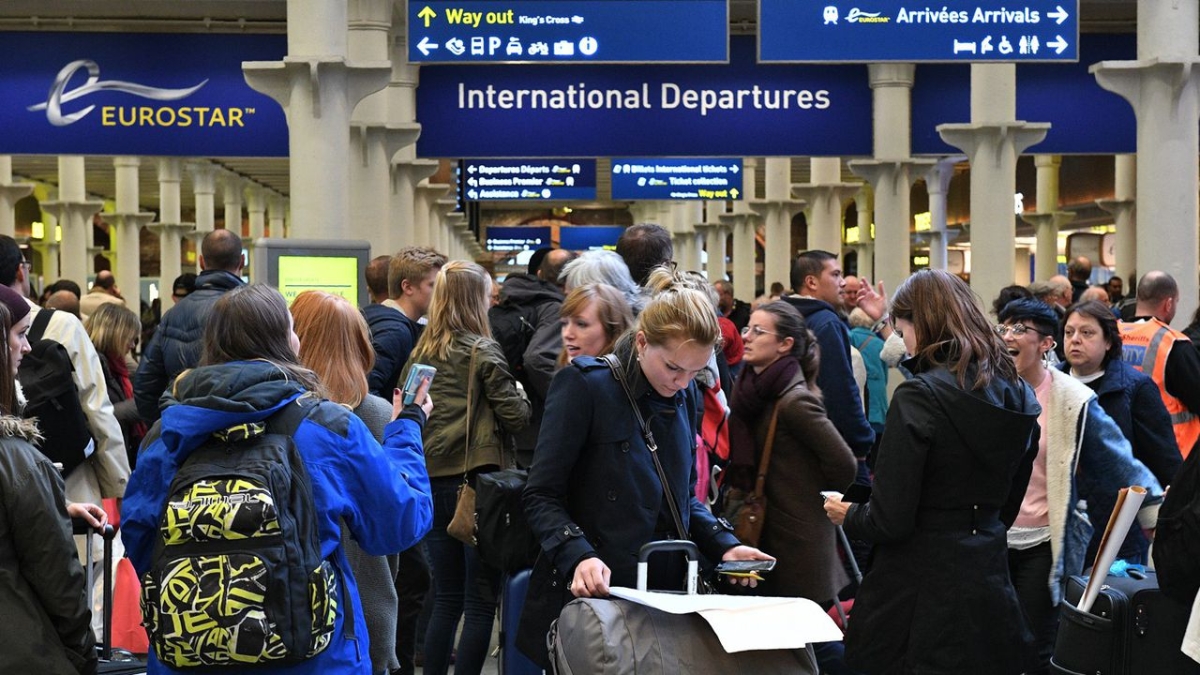 2019: 25 năm và 430 triệu hành khách Vào ngày 6 tháng 5 năm 2019, đường hầm qua eo biển Manche kỷ niệm hai mươi lăm năm. Kể từ khi khánh thành, 430 triệu hành khách và 410 triệu tấn hàng hóa đã đi qua eo biển Manche. Đây là những hành khách đi tàu hỏa cao tốc Eurostar đến nhà ga ở London. Justin Tallis / AFP