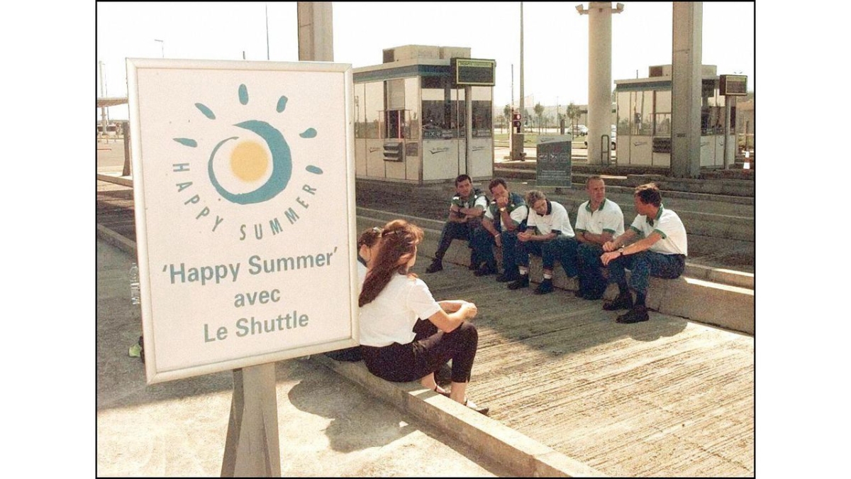 1997: tái cấu trúc Eurotunnel trên bờ vực phá sản Vào ngày 26 tháng 11 năm 1997, một thỏa thuận đầu tiên đã đạt được với các ngân hàng về việc tái cấu trúc Eurotunnel. Tập đoàn đang trên bờ vực phá sản. Denis Charlet / AFP