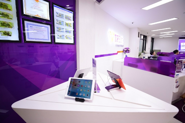 Khách hàng cũng có thể tự thực hiện các giao dịch tại quầy Self service