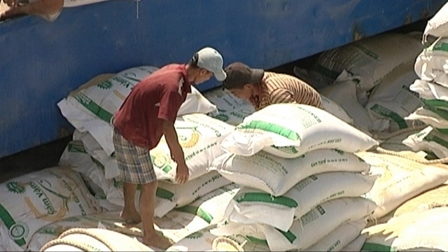 Từ đầu năm đến nay, giá XK gạo sang thị trường lớn nhất của Việt Nam là Philippines ghi nhận sụt giảm đáng kể 13% so với cùng kỳ năm trước (Ảnh Internet)