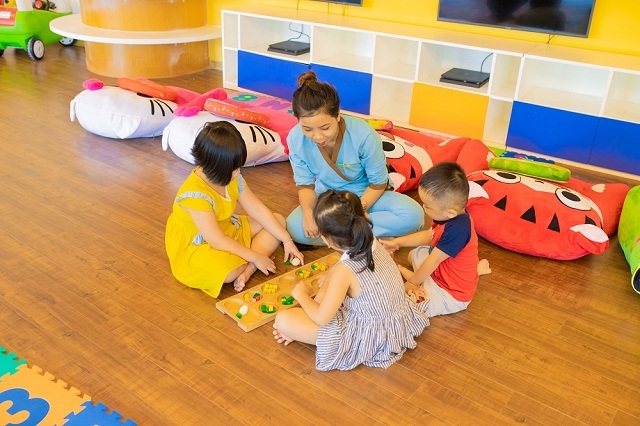 Các trò chơi trong Kidzone tại quần thể FLC đều có người hướng dẫn tận tình để bố mẹ an tâm trải nghiệm những dịch vụ khác như spa, golf…