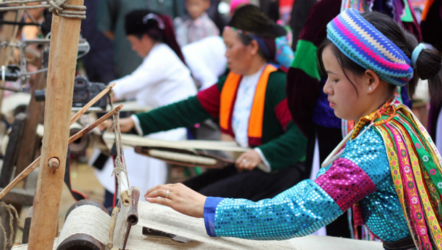 Ngày càng nhiều chị em phụ nữ tham gia HTX để có thêm nghề phụ và thu nhập