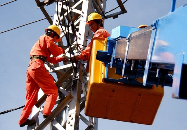 EVN đang chỉ đạo các đơn vị Điện lực thống kê lượng điện năng tiêu thụ của khách hàng để báo cáo Chính phủ về phương án điều chỉnh giá bán điện bậc thang