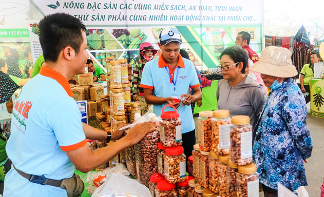 Các DN Việt cần tìm cách chinh phục người tiêu dùng Việt