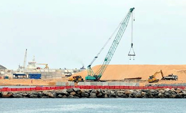 Công trường xây dựng cảng Colombo, được Trung Quốc đầu tư