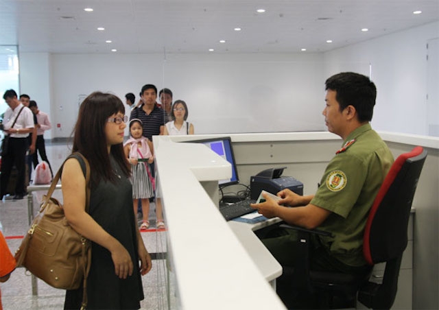 Người dân đang làm thủ tục nhập cảnh tại sân bay Quốc tế Nội Bài. (Ảnh: Internet)