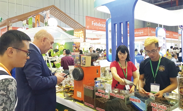 Các nhà thu mua ngoại quan tâm đến giá cả hàng Việt