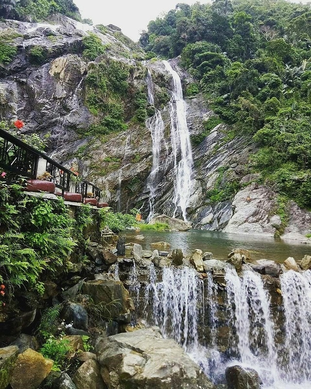 Dòng thác Trắng ào ạt tuôn trào (ảnh @chiba.0110)