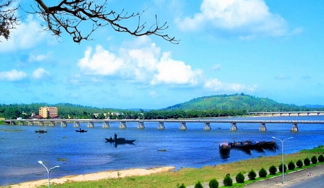 Núi ấn, sông Trà