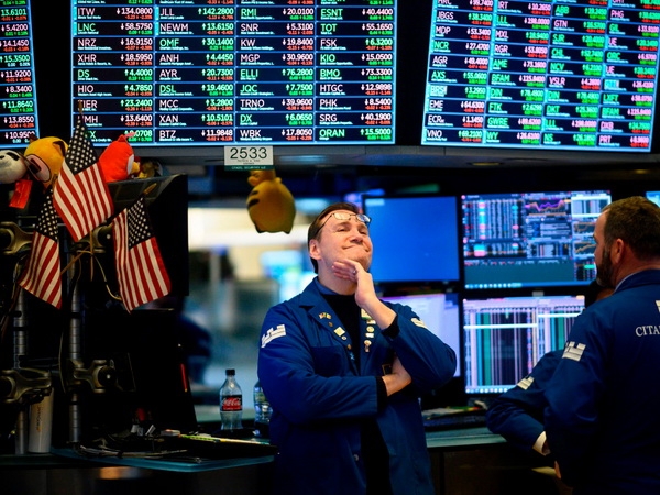 Nasdaq ngày 3/6 giảm 1,6%, rơi vào vùng điều chỉnh, trong khi Dow Jones tăng nhẹ còn S&P 500 giảm (Ảnh Internet)