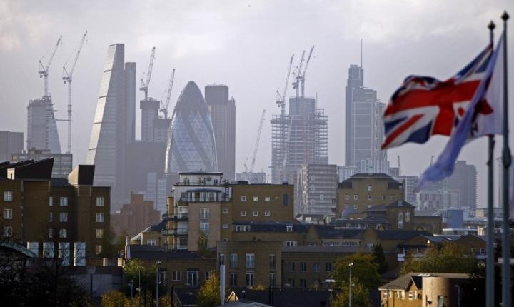 1. Vương quốc Anh: 1.054 dự án đầu tư (-13%)